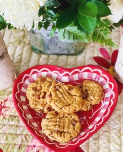 Image of cookies on a valentines day plate 